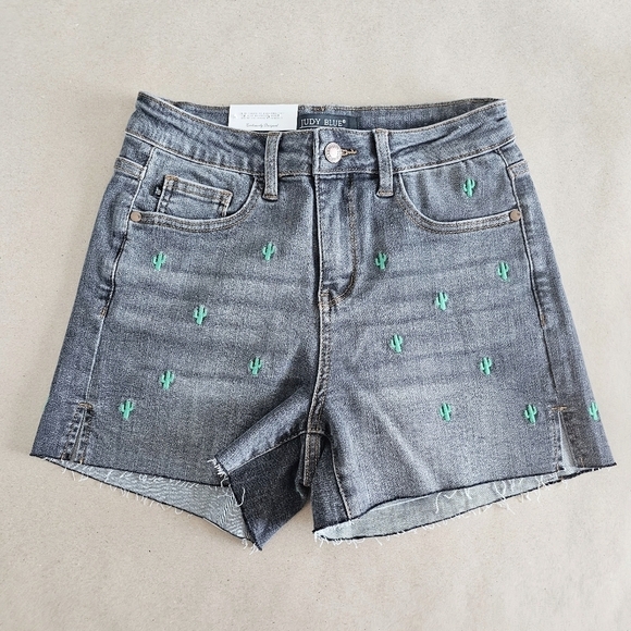 Judy Blue High Rise Embroidered Cactus Black Wash Denim Shorts Small NWT - Picture 3 of 9